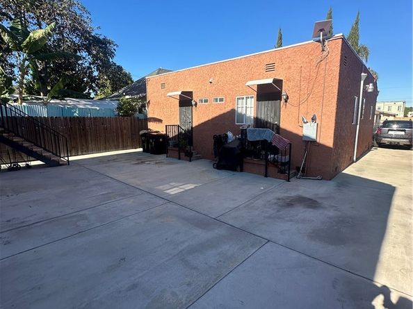 1230 E 68th St, Los Angeles CA 90001