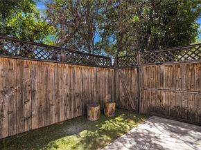 9906 Owensmouth 14, Chatsworth CA 91311