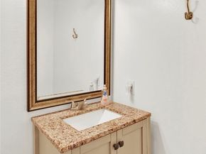 9906 Owensmouth 14, Chatsworth CA 91311