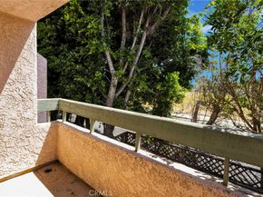 9906 Owensmouth 14, Chatsworth CA 91311