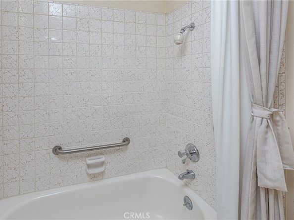 6849 Whitaker Avenue, Lake Balboa CA 91406