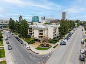 750 S Spaulding Avenue 129, Los Angeles CA 90036