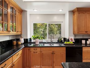 2 Saros 70, Irvine CA 92603