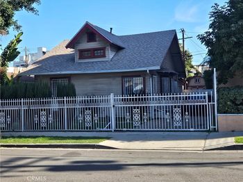 1146 S Oxford Avenue