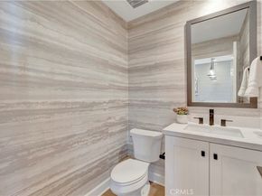 17 Ponte, Lake Forest CA 92630