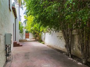 10452 Lindbrook Drive, Los Angeles CA 90024