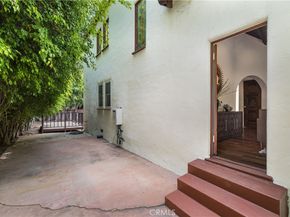 10452 Lindbrook Drive, Los Angeles CA 90024