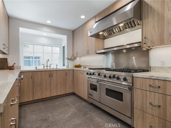 10452 Lindbrook Drive, Los Angeles CA 90024