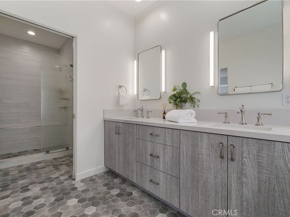 10452 Lindbrook Drive, Los Angeles CA 90024