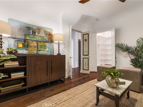 10452 Lindbrook Drive, Los Angeles CA 90024