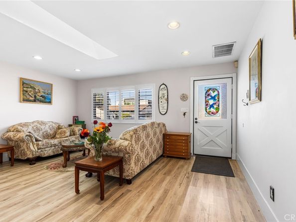 6651 Rockglen, San Diego CA 92111