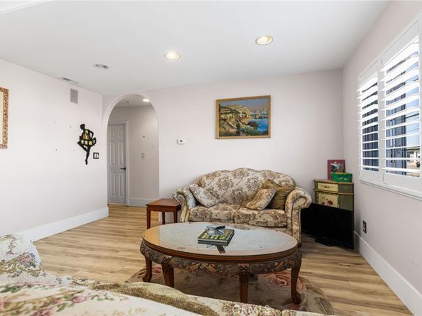 6651 Rockglen, San Diego CA 92111