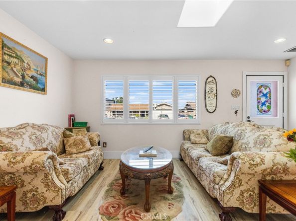 6651 Rockglen, San Diego CA 92111