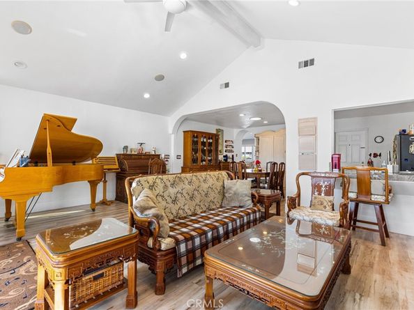 6651 Rockglen, San Diego CA 92111