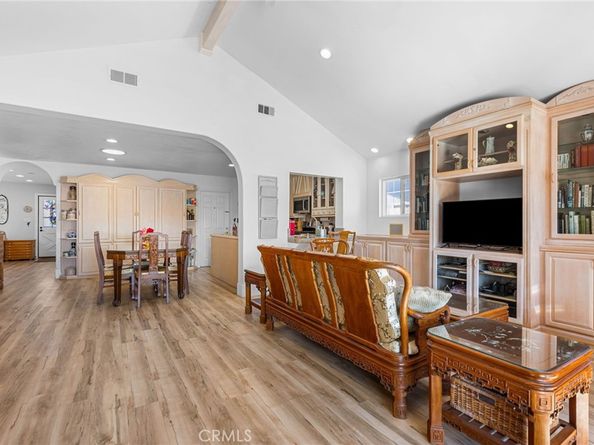 6651 Rockglen, San Diego CA 92111