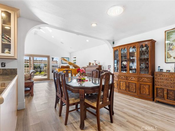 6651 Rockglen, San Diego CA 92111