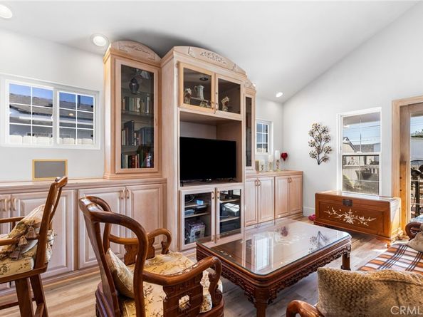 6651 Rockglen, San Diego CA 92111