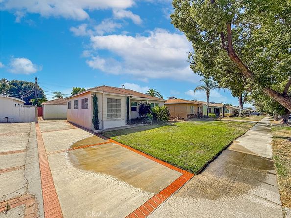6318 Cartwright Avenue, North Hollywood CA 91606