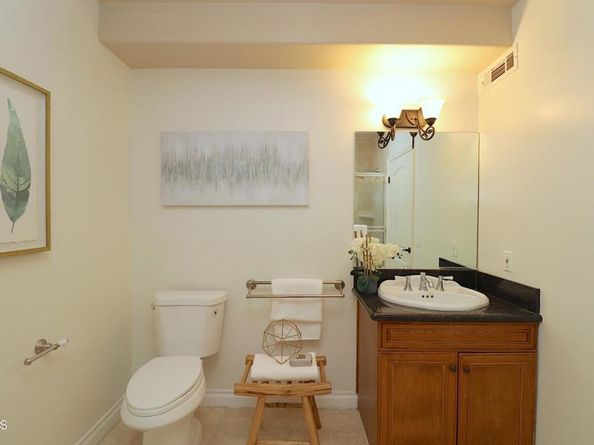 3855 Ingraham Street 204, Los Angeles CA 90005