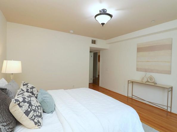 3855 Ingraham Street 204, Los Angeles CA 90005