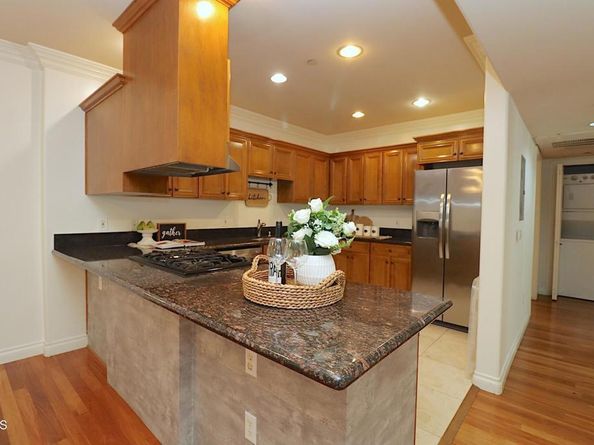 3855 Ingraham Street 204, Los Angeles CA 90005