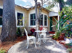 405 Mission Road, Glendale CA 91205