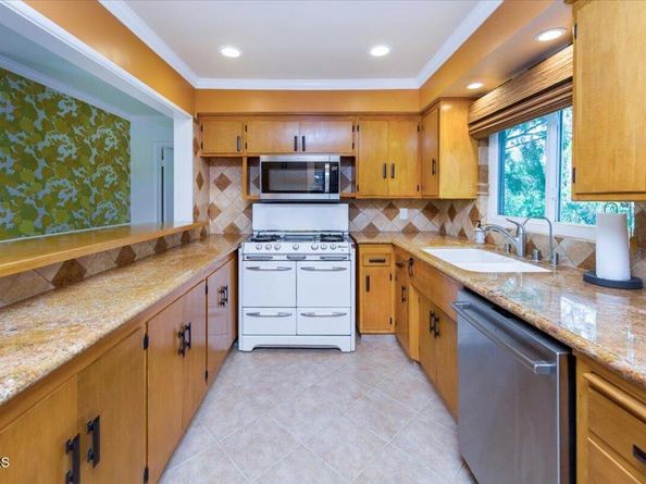 1372 Inverness Drive, Pasadena CA 91103