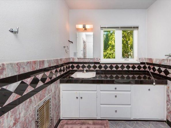 1372 Inverness Drive, Pasadena CA 91103