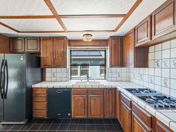 672 W Mendocino Street, Altadena CA 91001