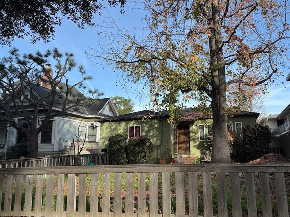 683 E Villa Street, Pasadena CA 91101