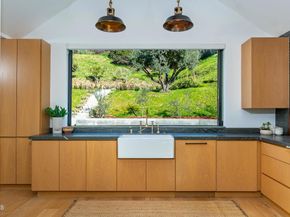 2950 Oak Glen Road, Glendale CA 91208