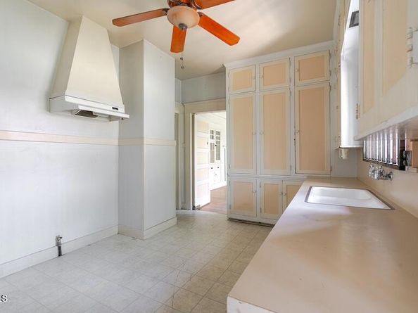 1112 S Pasadena Avenue, Pasadena CA 91105
