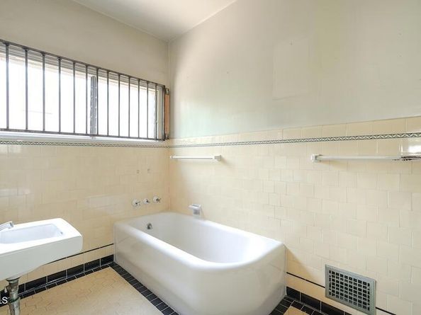 1112 S Pasadena Avenue, Pasadena CA 91105