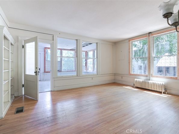 696 Saint John Avenue, Pasadena CA 91105