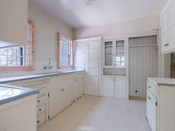 696 Saint John Avenue, Pasadena CA 91105