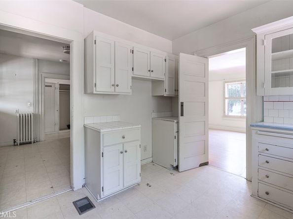 696 Saint John Avenue, Pasadena CA 91105