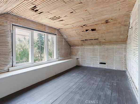 696 Saint John Avenue, Pasadena CA 91105