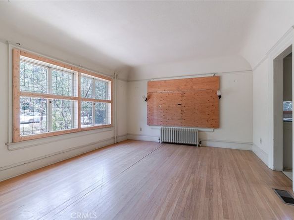 696 Saint John Avenue, Pasadena CA 91105