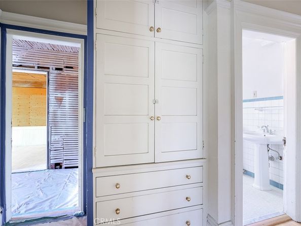 696 Saint John Avenue, Pasadena CA 91105