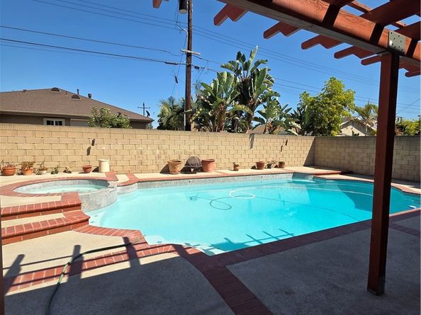 17924 Redwood Avenue, Bellflower CA 90706