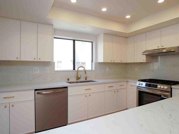 21801 Burbank Boulevard 74, Woodland Hills CA 91367