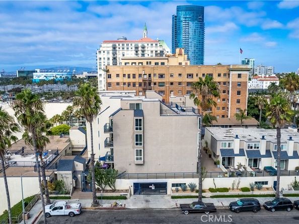 1 3rd Place 302, Long Beach CA 90802
