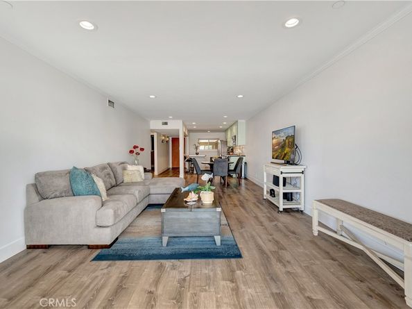 1 3rd Place 302, Long Beach CA 90802
