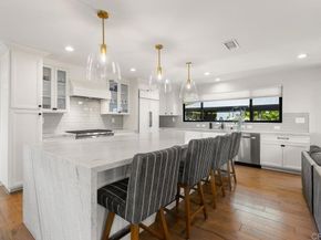 8675 Glenwick Lane, La Jolla CA 92037