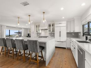 8675 Glenwick Lane, La Jolla CA 92037