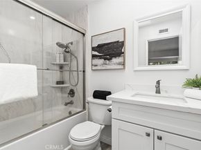245 N North Singingwood Street 14, Orange CA 92869
