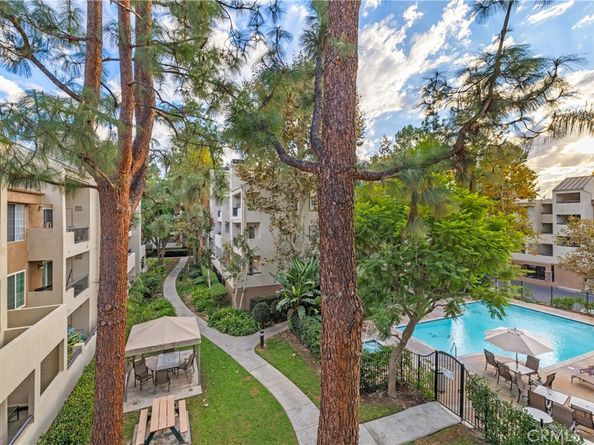 21400 Burbank Boulevard 313, Woodland Hills CA 91367