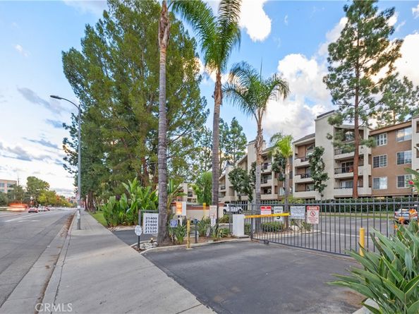 21400 Burbank Boulevard 313, Woodland Hills CA 91367