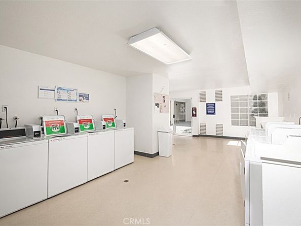 21400 Burbank Boulevard 313, Woodland Hills CA 91367