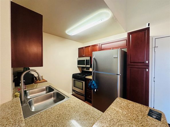 21400 Burbank Boulevard 313, Woodland Hills CA 91367